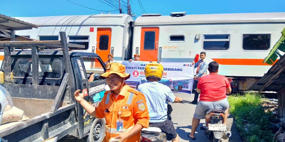 Antipasi Kecelakaan, KAI Divre II Sumbar Sosilisasi Keselamatan di Perlintasan Sebidang