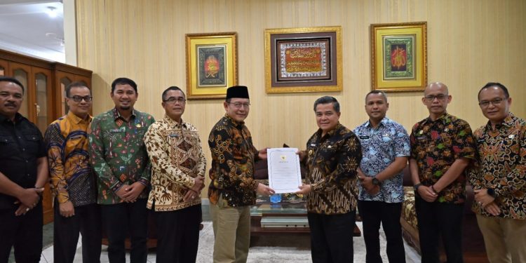 Pemko Payakumbuh Salurkan Bantuan Satu Miliar Rupiah Untuk Kabupaten Agam