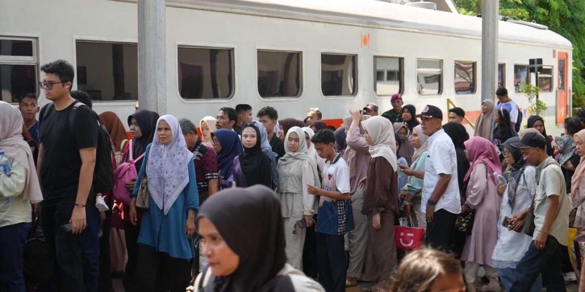 Puncak Festival Tabuik, KA Pariaman Ekspres Layani 6.712 Pelanggan dalam Sehari, Okupansi Capai 158%