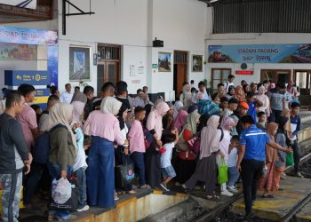 Kepercayaan Masyarakat Terus Meningkat, KAI Divre II Sumbar Layani 205 Ribu Pelanggan Saat Libur Sekolah
