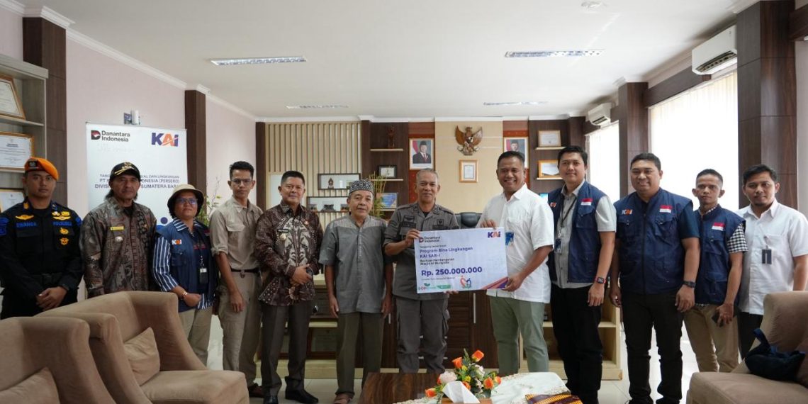 KAI Divre II Sumbar Salurkan Hampir Rp300 Juta Dana TJSL pada Semester I 2026