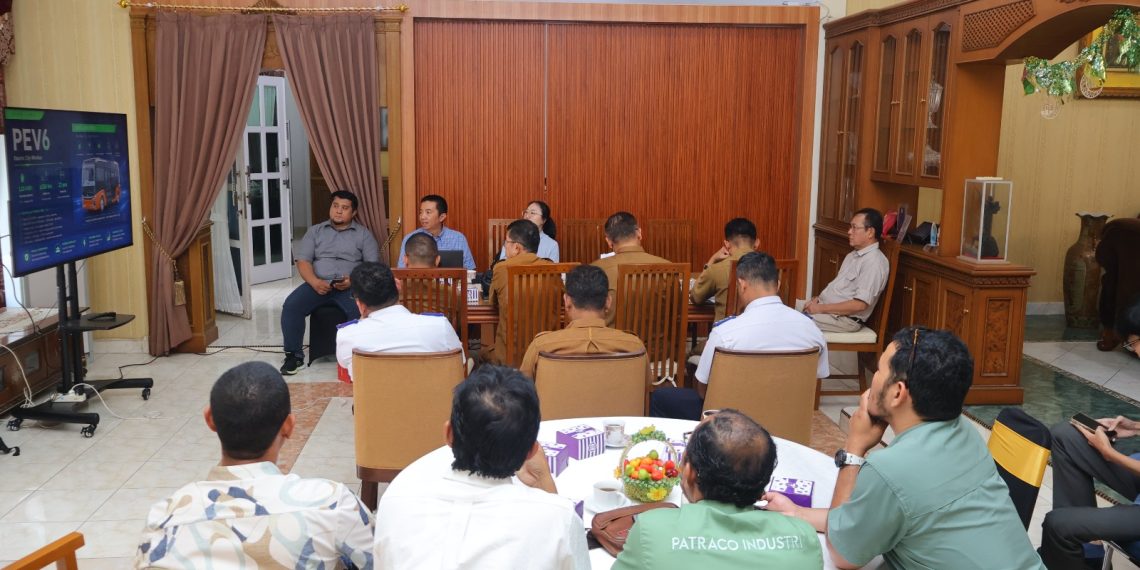 Wali Kota Zulmaeta Siapkan Transportasi Publik Berbasis Kendaraan Listrik di Payakumbuh