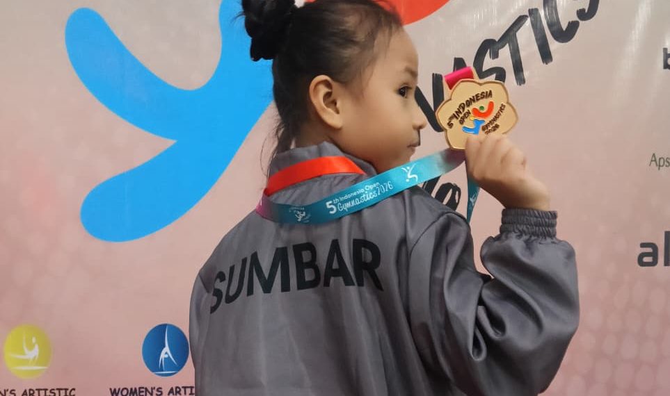 Atlet Muda Payakumbuh Alesha Alicia Novea Raih Emas Gymnastics Indonesia