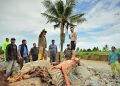 Tinjau Lokasi Terdampak Banjir, Gubernur Mahyeldi Instruksikan Pengerahan Alat Berat