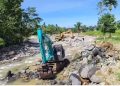 Pasca Ditinjau Gubernur, Tiga Alat Berat Mulai Normalisasi Sungai di Lokasi Banjir Kuranji